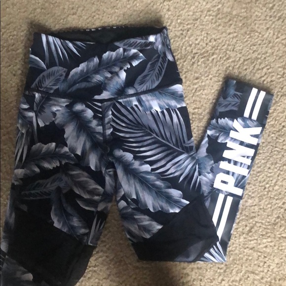 Victoria secret Capri leggings - Picture 2 of 3